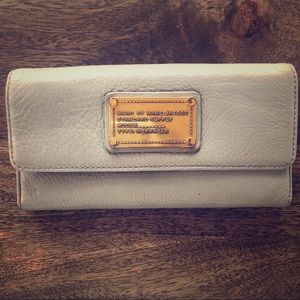 ❌SOLD❌ Marc Jacobs Grey Leather Trifold Wallet